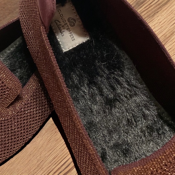 CLOUDSTEPPERS by CLARKS Burgundy Glitter INDOOR/OUTDOOR Slippers Size 8 - Picture 4 of 4